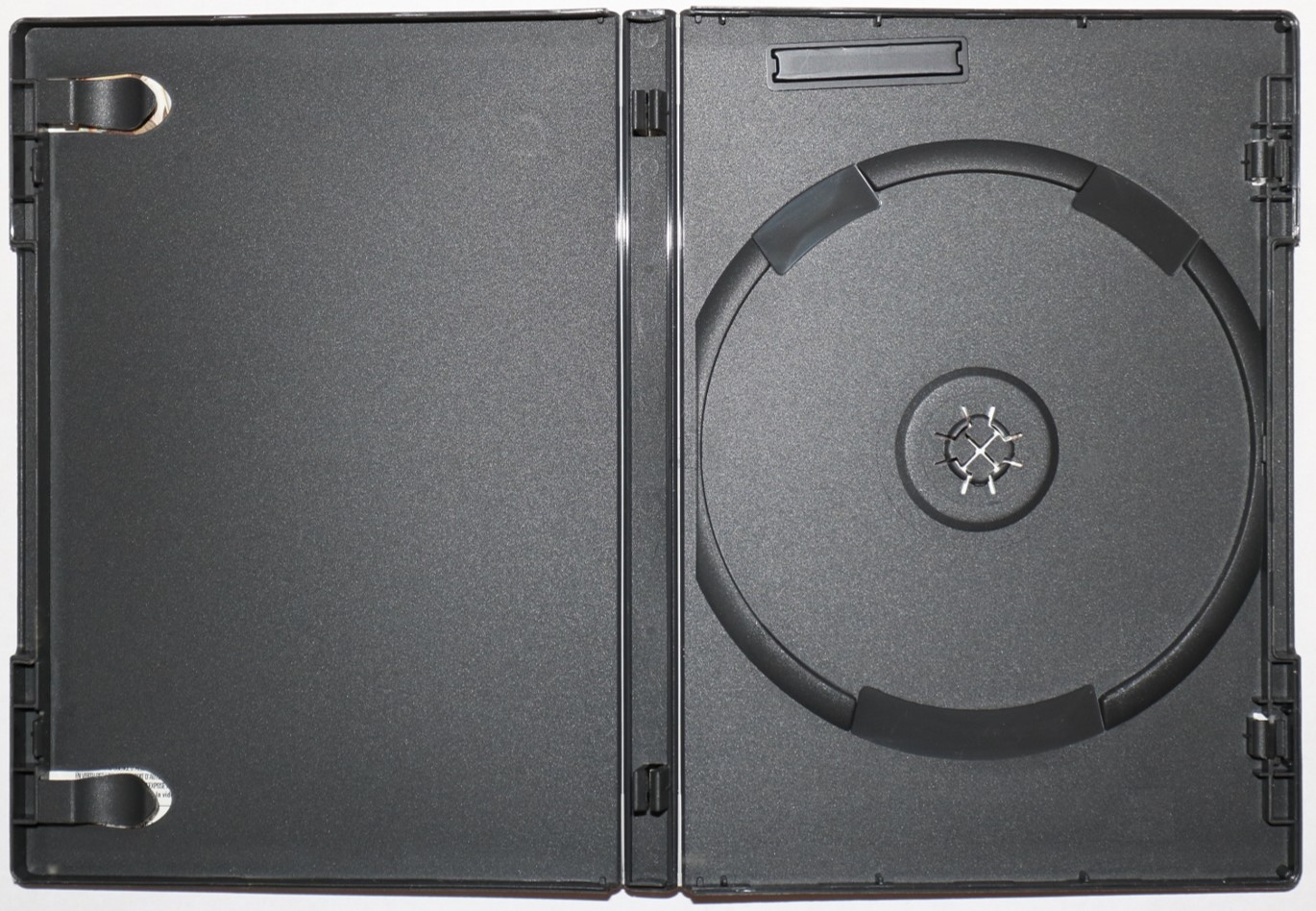 An Amaray case for storing DVDs and Blu-ray movie discs. The case is a one-piece construction, same thickness as a standard jewel case, and made out of polypropylene, making the case less brittle.