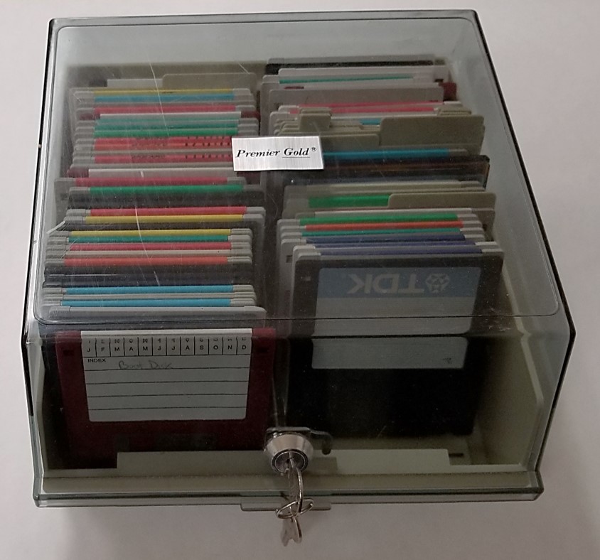 https://www.digital-scrapbooking-storage.com/images/floppy_disk_storage_case.jpg