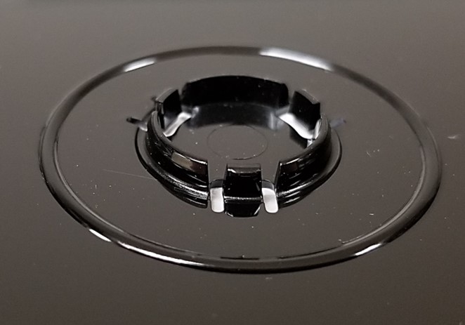 Slim jewel case hub that holds CDs, DVDs, and Blu-rays in place. This hub is found on the bottom part of the case.